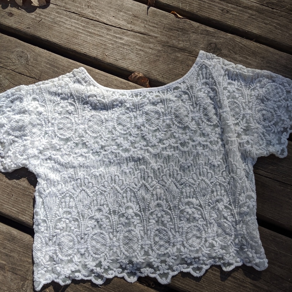 Girl's lace crop top
